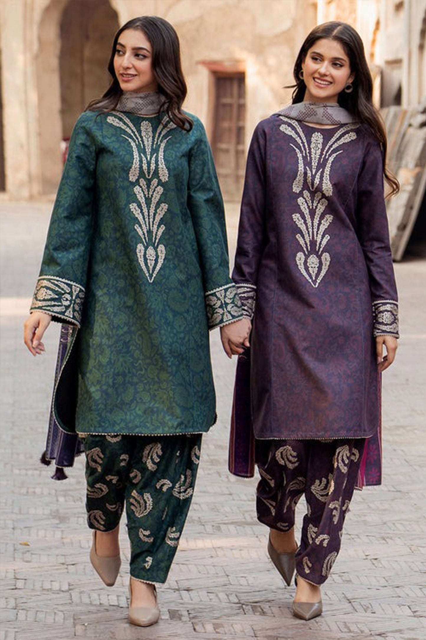 CF830- Winter jazmin 3PC Dhanak Karandi Printed Suit