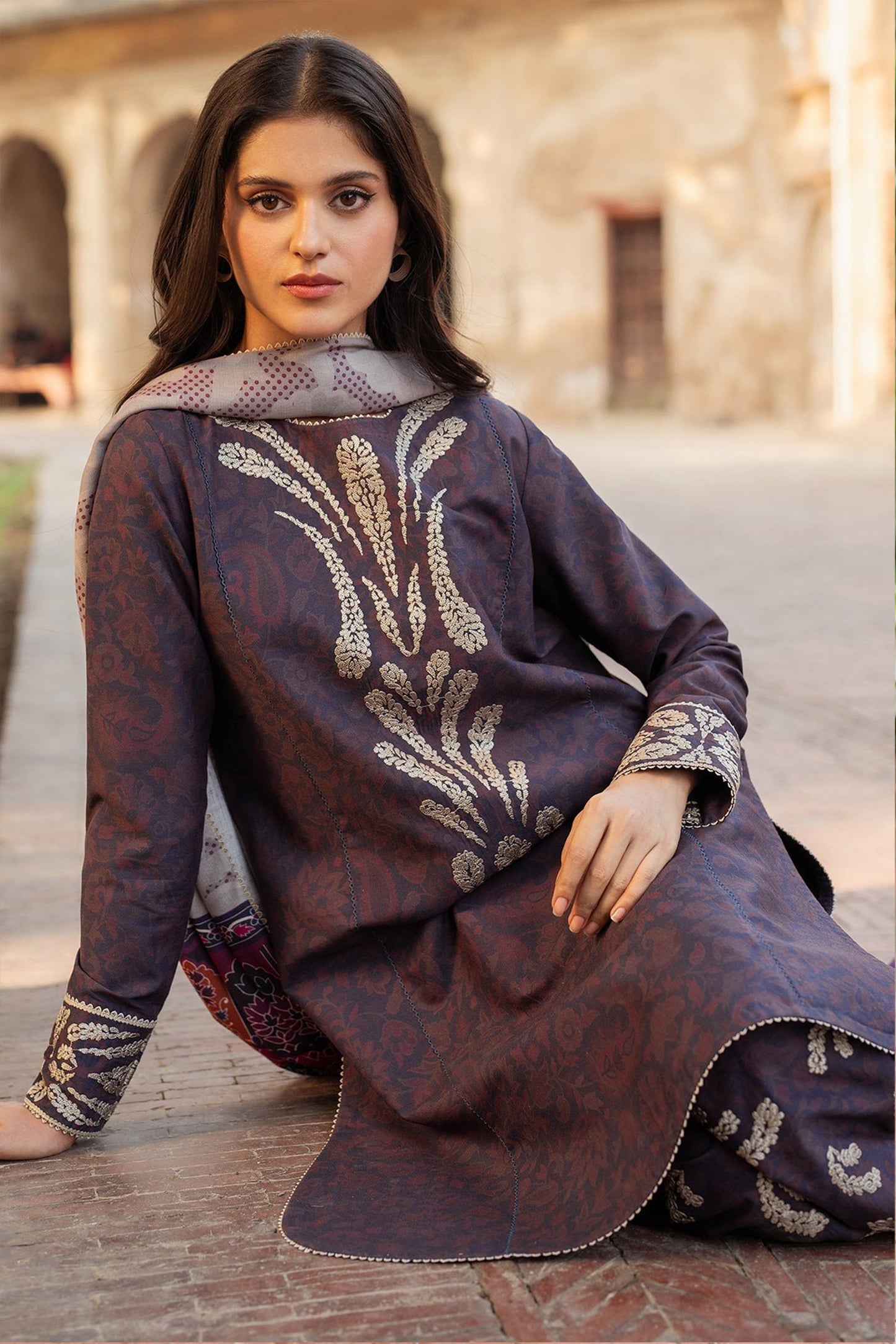 CF830- Winter jazmin 3PC Dhanak Karandi Printed Suit