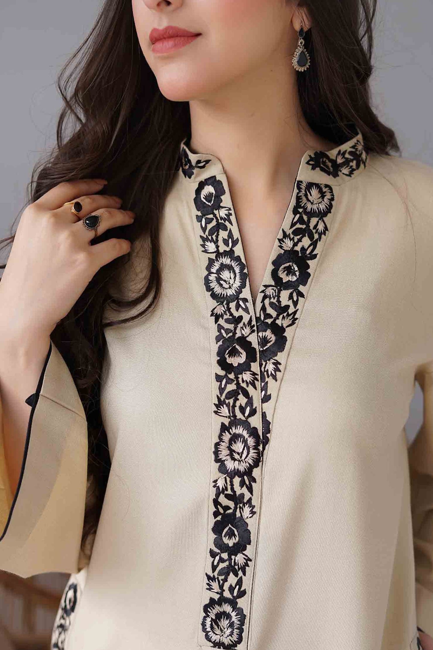 CF407-WINTER 3PC Dhanak suit with Embroidered Shawll