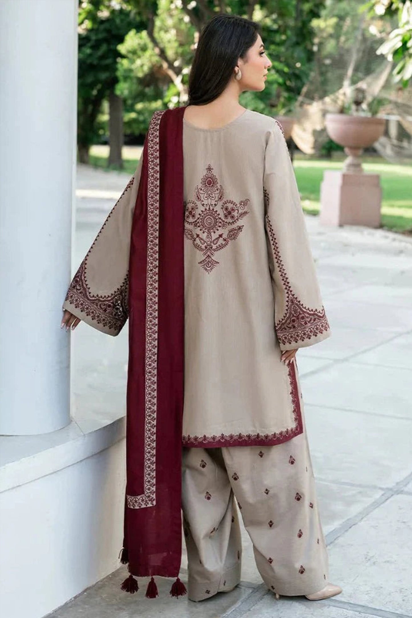 CF961-Baroque - 3PC Dhanak Embroidered Suit