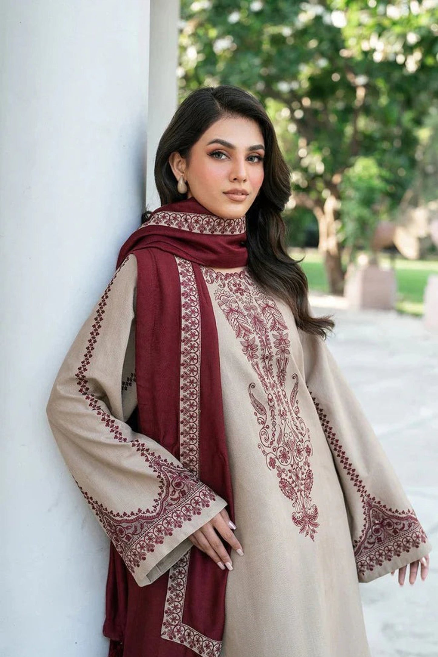 CF961-Baroque - 3PC Dhanak Embroidered Suit