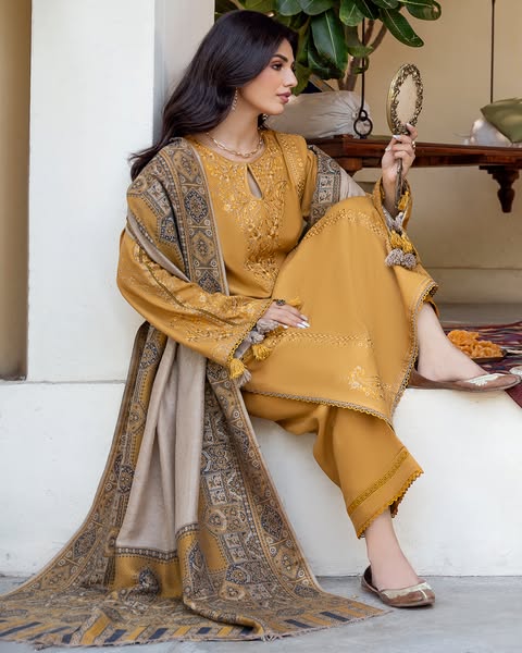 CF1256  izel - Winter 3PC Dhanak Embroidered Suit