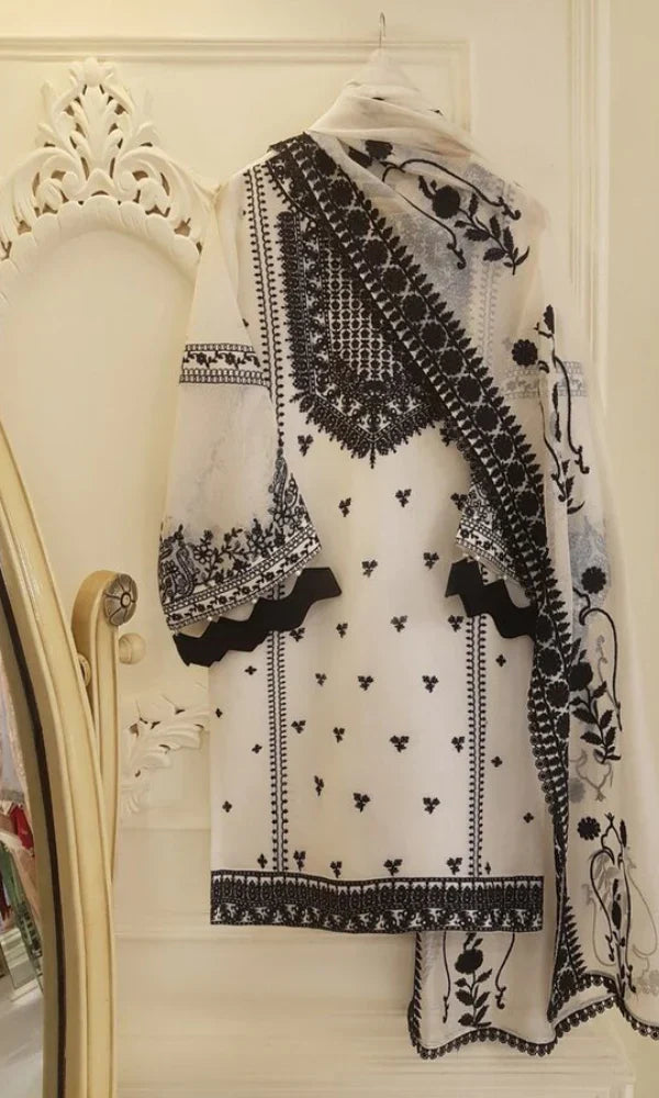 Agha Noor CF207 - 3PC Lawn Heavy Embroidered Shirt With Embroidered Bamber Dupatta